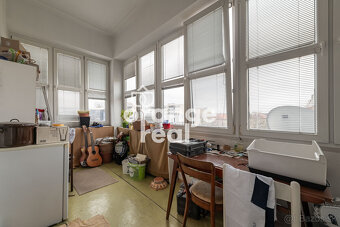 Priestranný tehlový staromestský byt na Czambelovej ulici so - 17