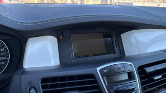 Renault Laguna 2.0 dCi 180k Bose - 17