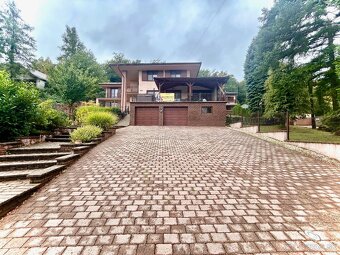 Na predaj impozantná štýlová 5-izbová rodinná vila - 17