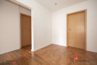 ZNÍŽENÁ CENA Na predaj nádherný 3 izbový byt, kompletná r - 17