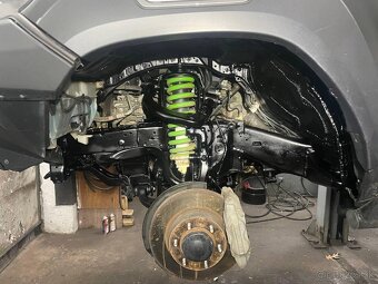 TOYOTA HILUX - 17