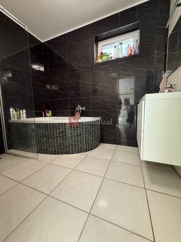 NOVOSTAVBA: zariadený BUNGALOV v obci Vieska Bezdedov (817m2 - 17