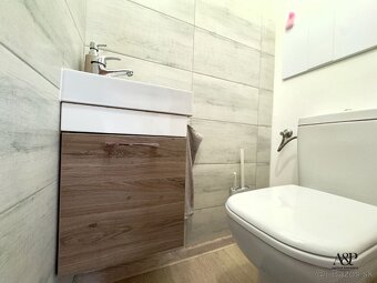 REKONŠTRUOVANÝ VEĽKÝ 3 IZB. BYT S DVOMI BALKÓNMI, 84M2, ROBO - 17