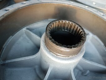 Špice kolo dráty pneu i-40 3.75-19 střed kola Ural Dněpr M72 - 17