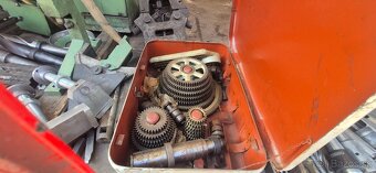 Predám sustruh sui 40 plus príslušenstvo - 17