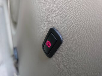 Škoda Octavia 2 Combi 2.0 TDI/103kW/ Elegance,NAVI,BLUETHOOT - 17