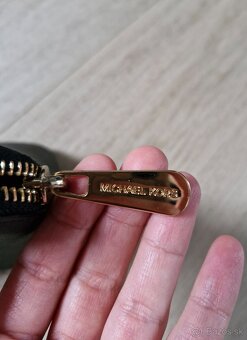 NOVA Michael Kors kozmeticka taska, cierno zlata kabelka - 17
