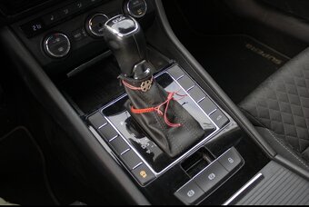 Škoda Superb Combi 2.0 TDI DSG - 17