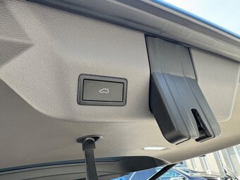 Volkswagen T7 Multivan LR 2.0 TSI 204k Style DSG, 2023 rok - 17