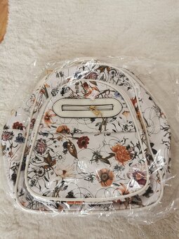 Kabelky a ruksaky. - 17