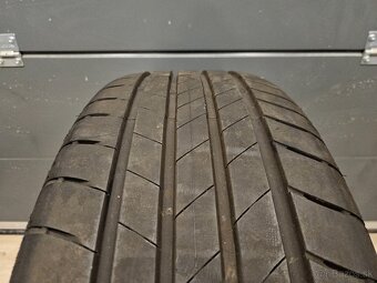 Prakticky nové letné pneumatiky Bridgestone - 235/55 r18 - 17