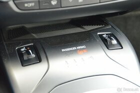 Toyota Avensis Combi 2.0 D-4D S&S Executive - 17