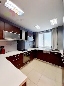 Na prenájom 3-izbový byt s balkónom, 97 m², Tallerova ul., S - 17