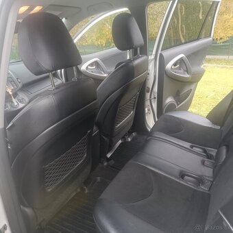 Predám Toyota RAV4 2,0 benzín 116kw 4x4 , biela perleť - 17
