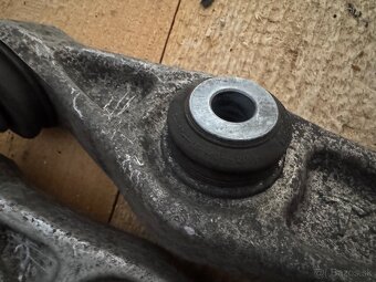 🛞 Predám ramená + tyčky stabilizátora Tesla Model S (P100D - 17