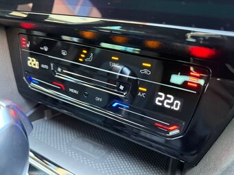 VW Passat B8 Variant GTE 1.4TSI 160kW DSG - záruka Autodraft - 17