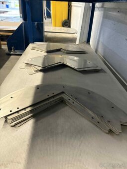 Laserový rezací stroj s 3D pálenim - 17