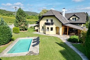 | rodinný dom s bazénom a nádherným pozemkom pod vinohradmi - 17