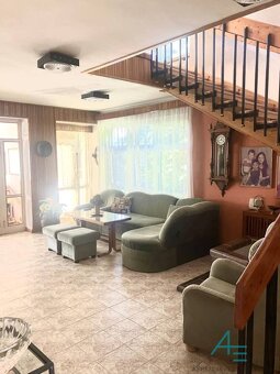 Vila, 6 i, aj pre dve rodiny, na firmu , so záhradou  v cent - 17