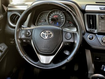 Toyota RAV4 2,2 D-4D 110kW 4WD (ťažné, park.kamera, keyless) - 17