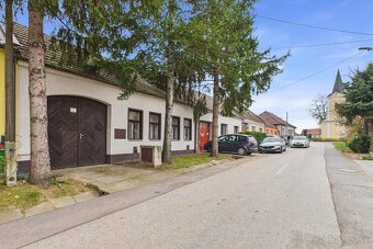 Vidiecky 3-izbový rodinný dom s letnou kuchyňou a dielňami – - 17