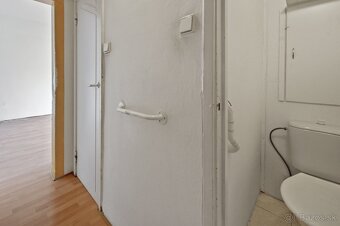 NA PREDAJ 2-IZBOVÝ BYT, PÔVODNÝ STAV, VEĽKÁ LOGGIA, KARLOVKA - 17