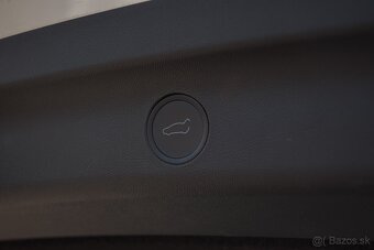 Tesla Model Y Long Range Dual Motor AWD - 17