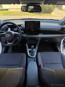 predám toyotu yaris hybrid - 17