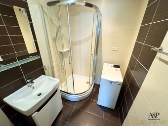 KOMPLETNE REKONŠTRUOVANÝ 3 IZB. BYT S LOGGIOU, 68M2, HOLLÉHO - 17