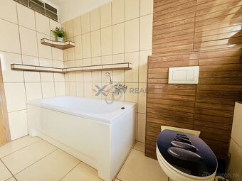 EXKLUZÍVNY RD, 6 IZBOVÝ RODINNÝ DOM, 300m2,VALALIKY - 17