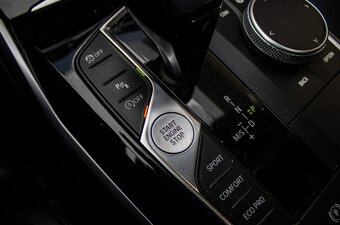 BMW Rad 3 320d Advantage A/T RWD - 17