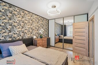 Moderný 4izbový mezanín s terasou a záhradou v srdci Rovinky - 17