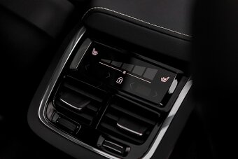 Volvo XC60 2.0 B5 mHEV R-Design AWD AT8 03/2021 - 17