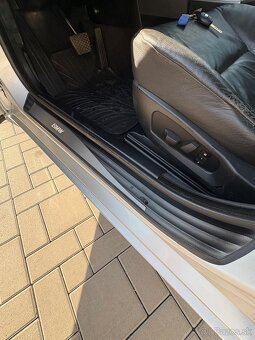 BMW 525i e60 -141kw, r.v. 2004 + nové zimné prezutie - 17