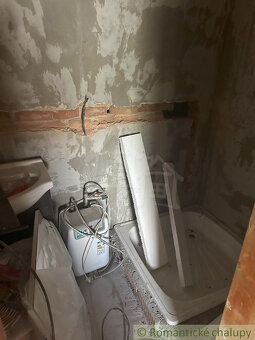 200-ročná kamenná chalupa v horách, obec Lipovec - 17