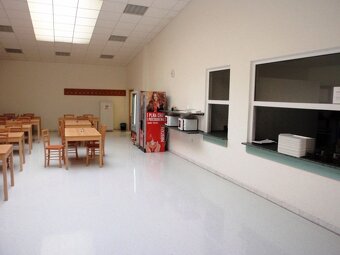 Výrobné, distribučné, parkovacie a kancelárske priestory na  - 17