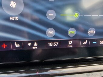 Škoda Octavia Combi 2.0 TDI SCR Style DSG Panorama - 17