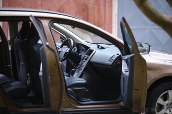 Predám Volvo XC60 2.4 D, 4x4, automat - 17