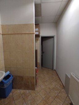 Administratívny celok 4 kancelárií 200m2, s terasou a parkov - 17