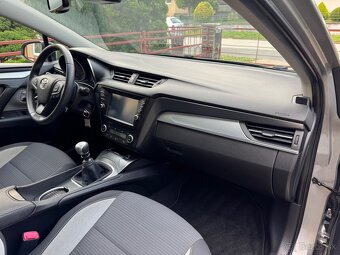Toyota Avensis Combi 1.8i Valvematic - 17