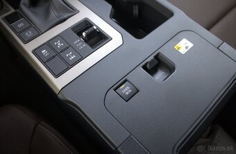 Toyota Land Cruiser 2.8 D-4D 204k Invincible A/T 4x4 - 17