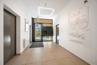 Dokonalý, úplne nový 2-izbový byt s balkónom a parkovaním pr - 17