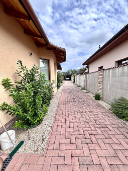 Ponúkame Vám na predaj 5 izbový rodinný dom v obci Bajč - 17