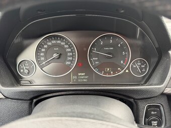 BMW Rad 3 Touring 320d  xDrive A/T - 17
