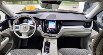 Volvo XC60 B5 2.0L Momentum Pro AWD A/T - 17