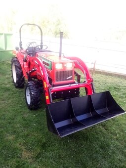 Traktor , malotraktor s čelným nakladačom - 17