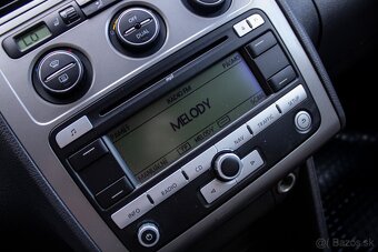 Volkswagen Touran Cross 2.0 TDI Webasto 7 miestne - 17