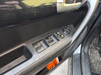 Kia Sorento 2.2 CRDI  4x4 automat 7 miestna verzia - 17