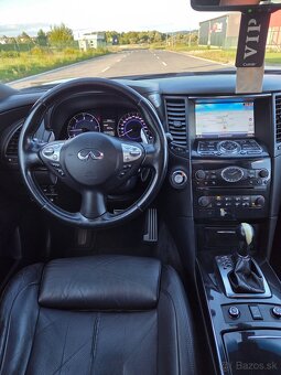 Infiniti QX70 S - 17