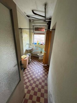 Dvojgeneračný rodinný dom s veľkou garážou a záhradou - 17